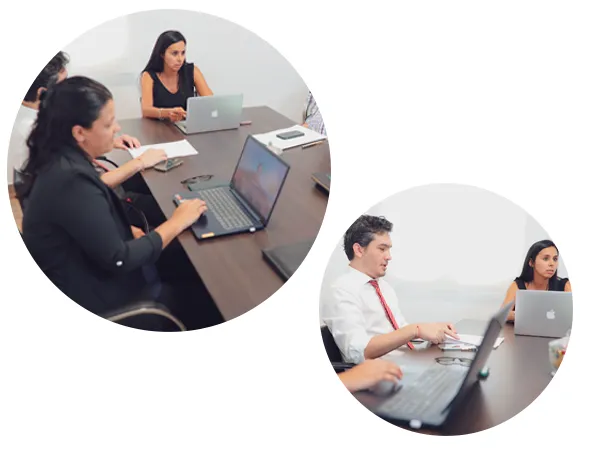Equipo de abogados trabajando